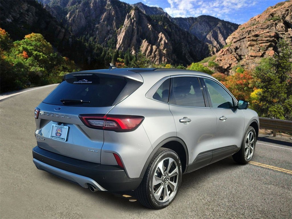 Used 2024 Ford Escape Platinum image 3