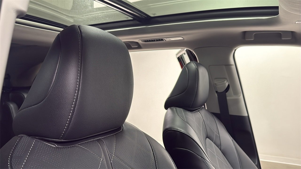 Certified 2025 Toyota Highlander Platinum image 20