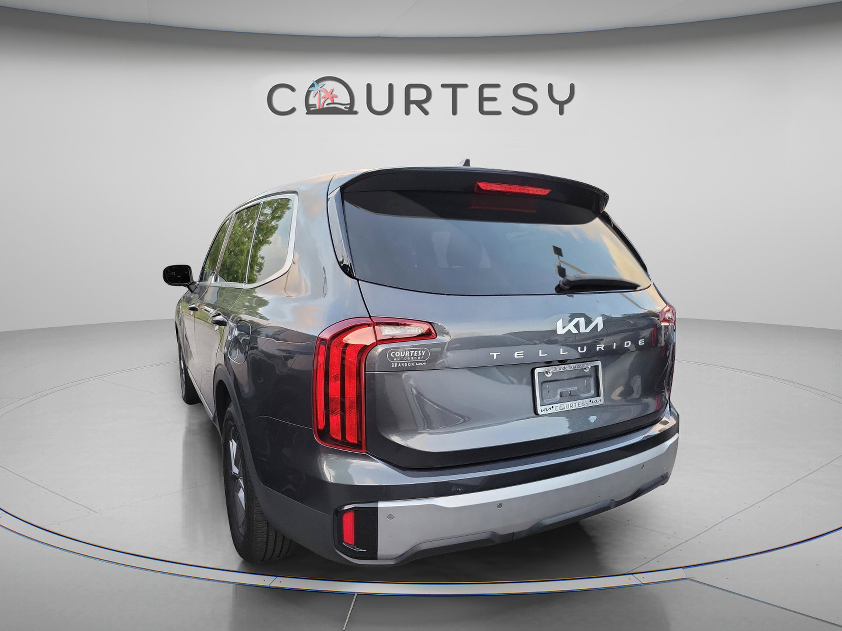 Used 2023 Kia Telluride LX FWD image 6