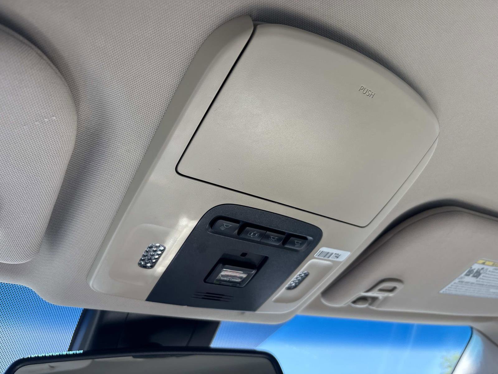 Used 2020 Toyota Avalon XLE w/ All Weather Liner Package FWD image 25