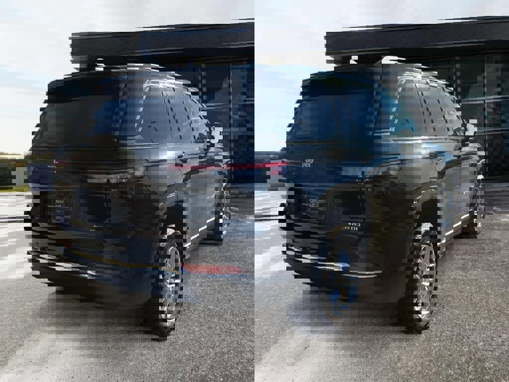 New 2025 Jeep Grand Cherokee Laredo X image 7