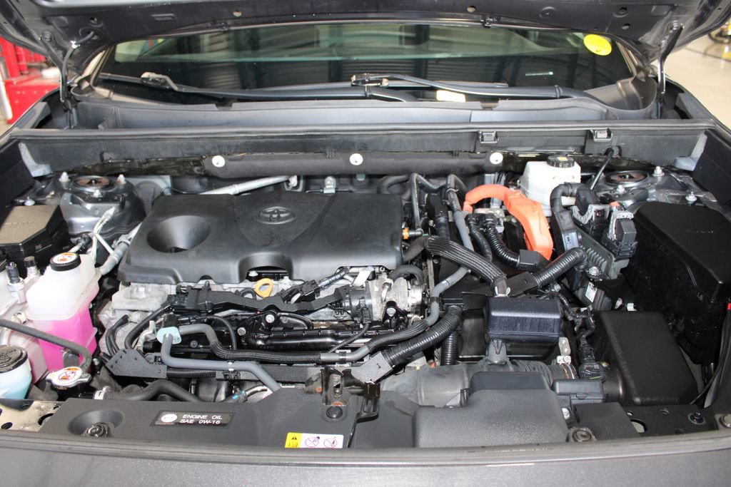 Used 2024 Toyota RAV4 LE AWD/4WD image 7