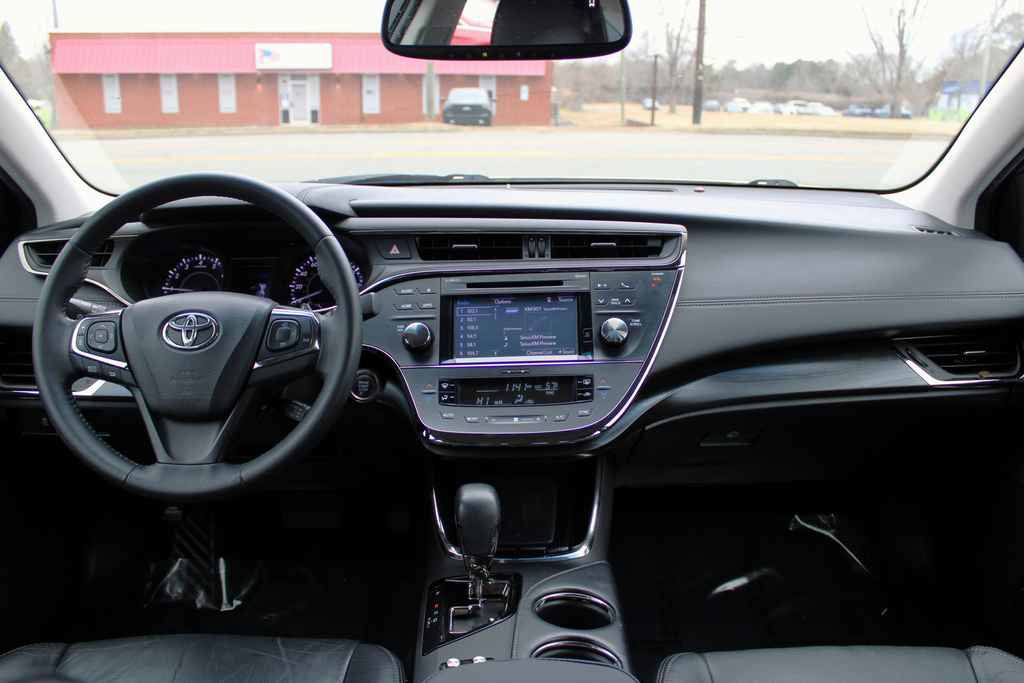 Used 2016 Toyota Avalon XLE Premium image 11