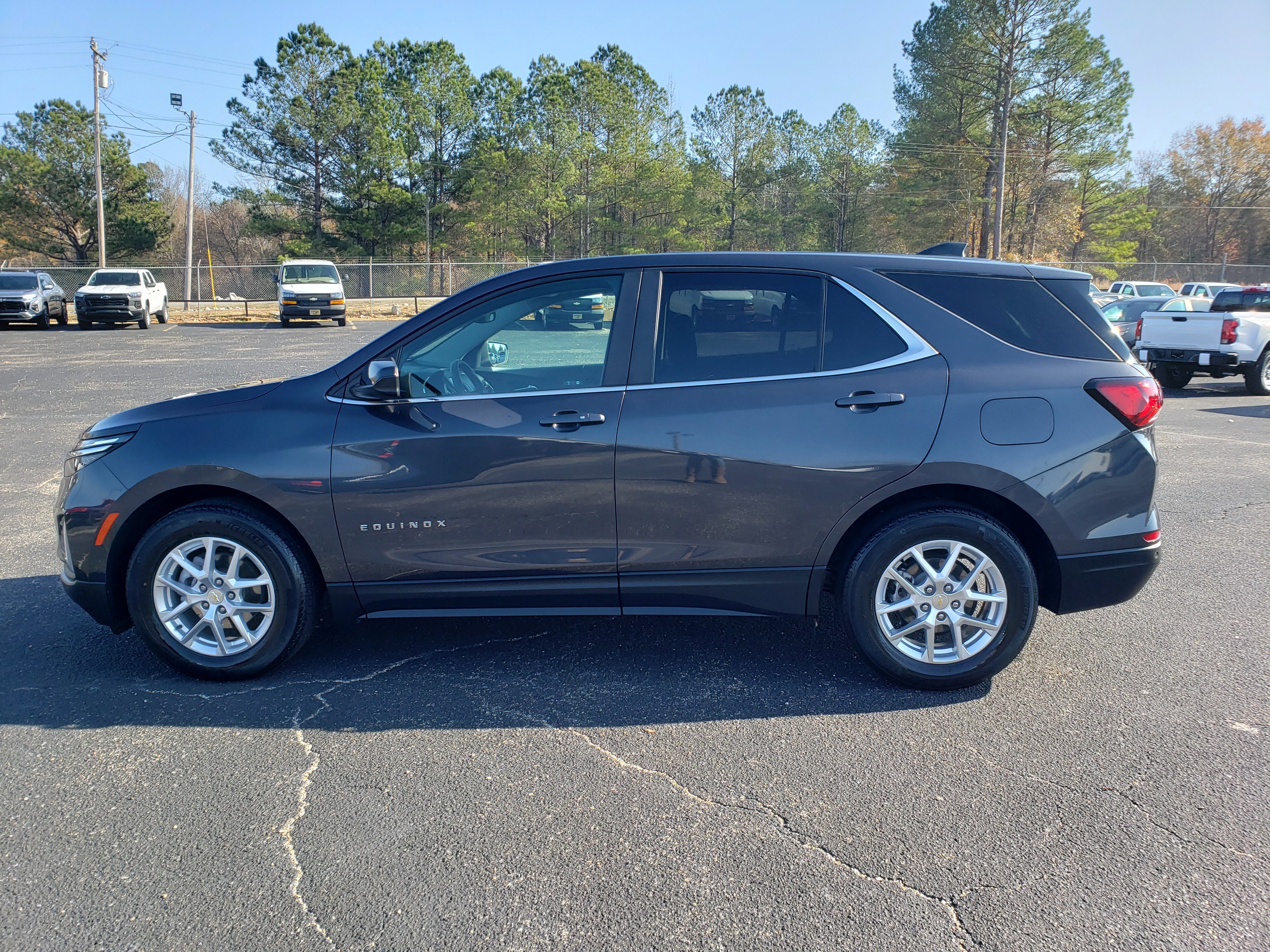 Used 2022 Chevrolet Equinox LT w/ Driver Convenience Package image 6
