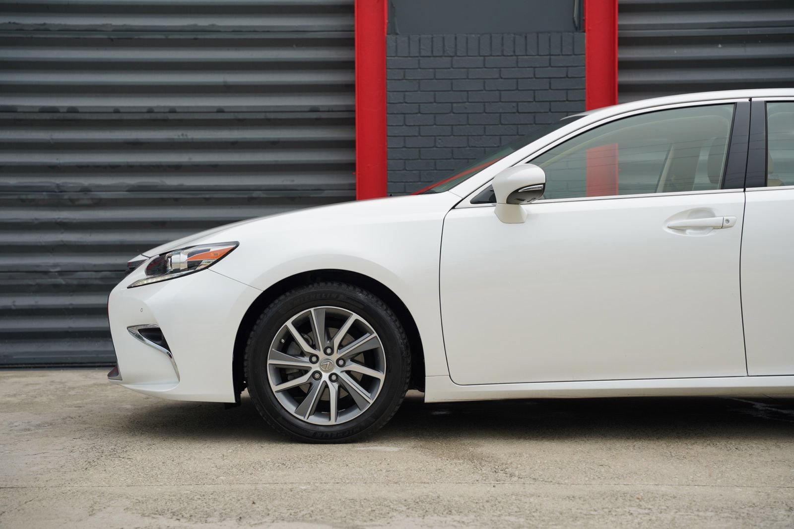 Used 2016 Lexus ES 300h w/ Ultra Luxury Package FWD image 6