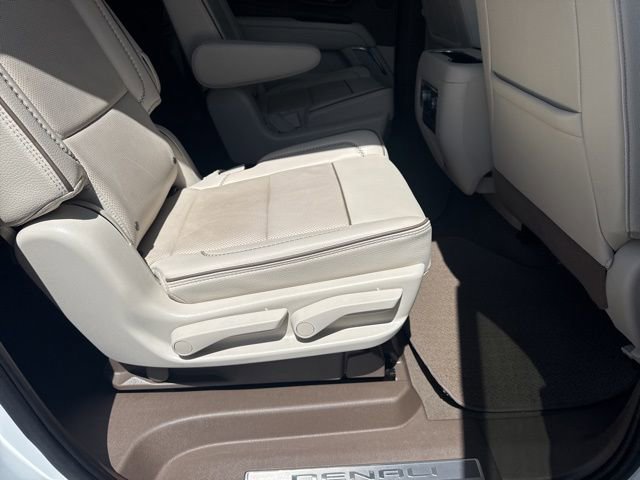 Used 2023 GMC Yukon XL Denali image 14