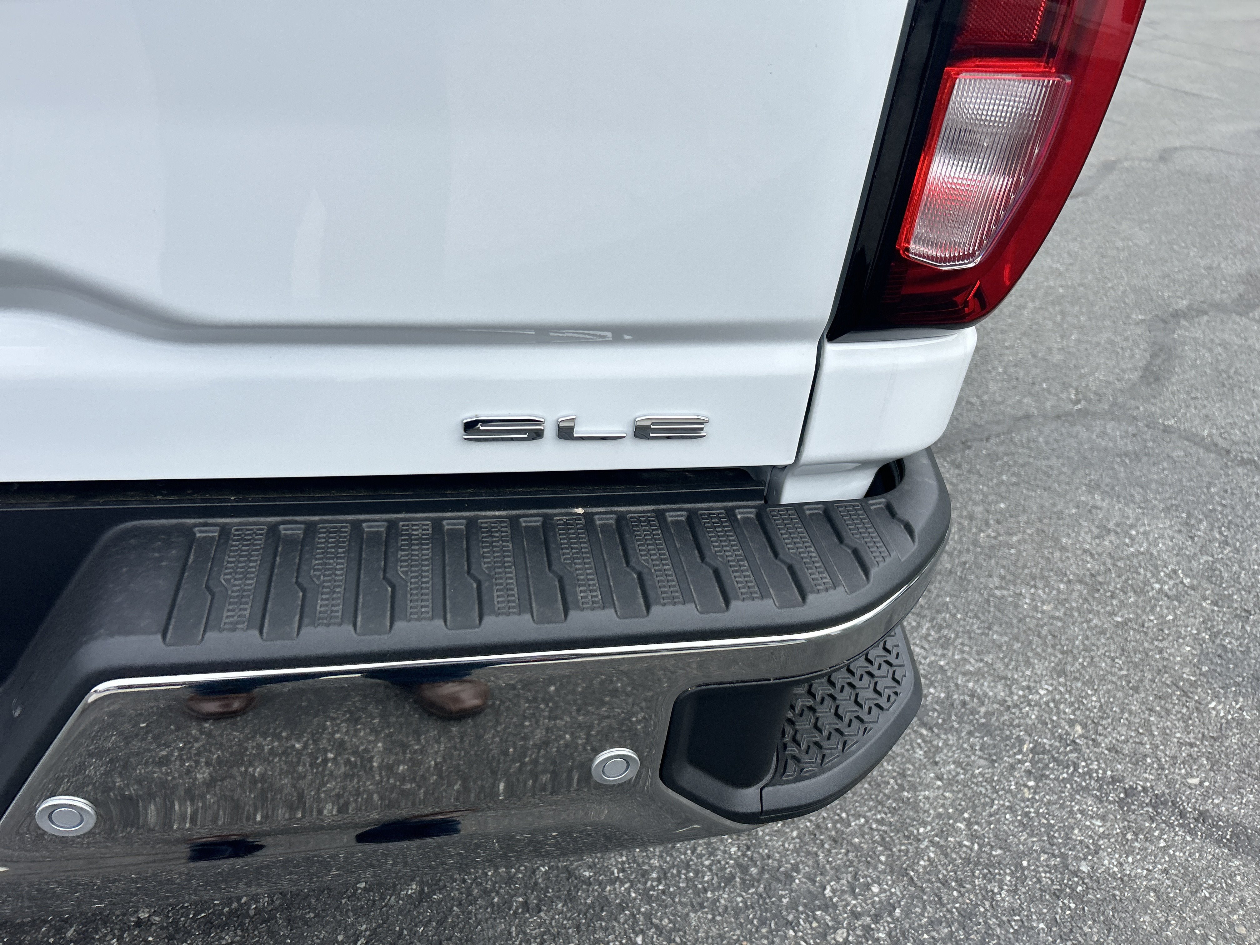 New 2026 GMC Sierra 2500 SLE w/ SLE Value Package; AWD/4WD image 11