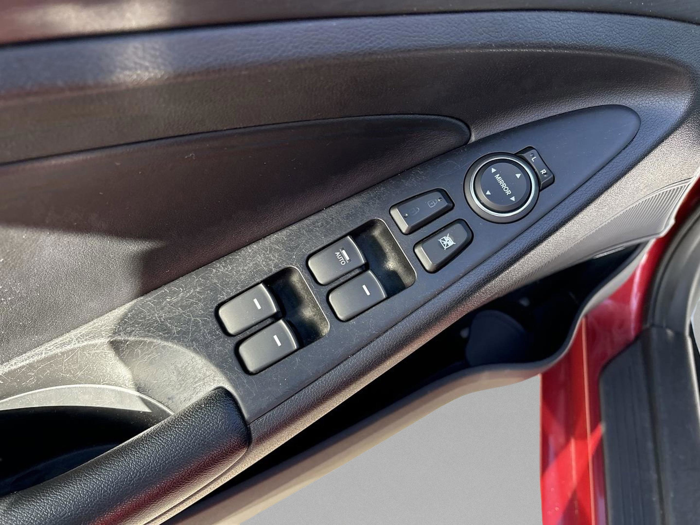 Used 2013 Hyundai Sonata SE w/ Navigation & Sunroof Pkg image 17