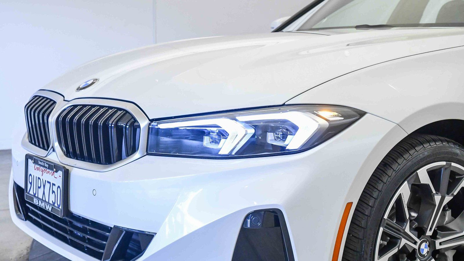 Used 2025 BMW 330i Sedan w/ Convenience Package image 9