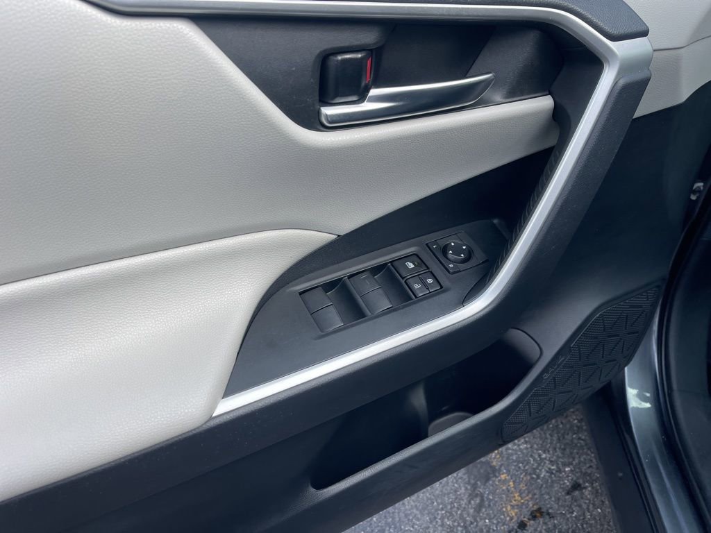 Used 2019 Toyota RAV4 XLE w/ Convenience Package image 16