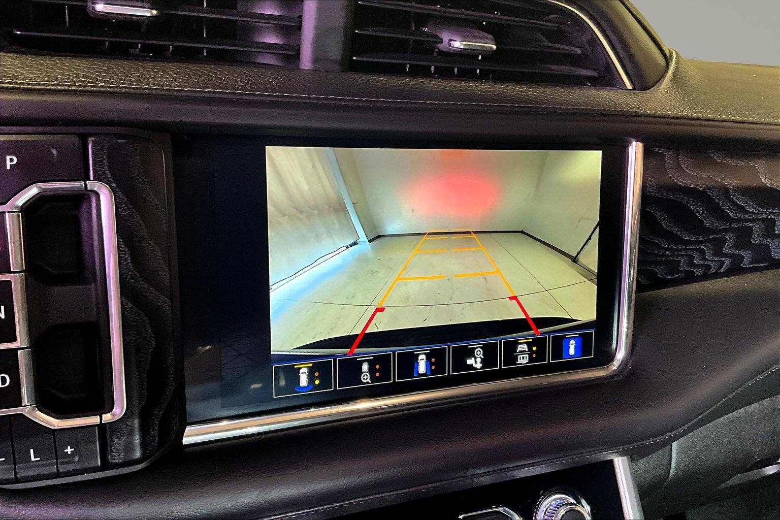 Used 2023 GMC Yukon XL Denali RWD image 15
