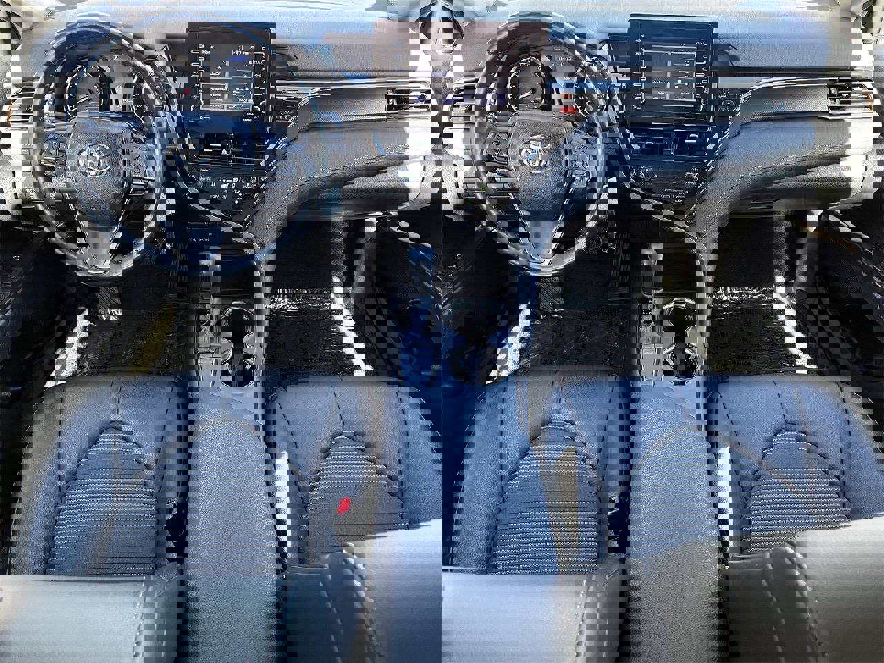 Used 2023 Toyota Camry SE image 9