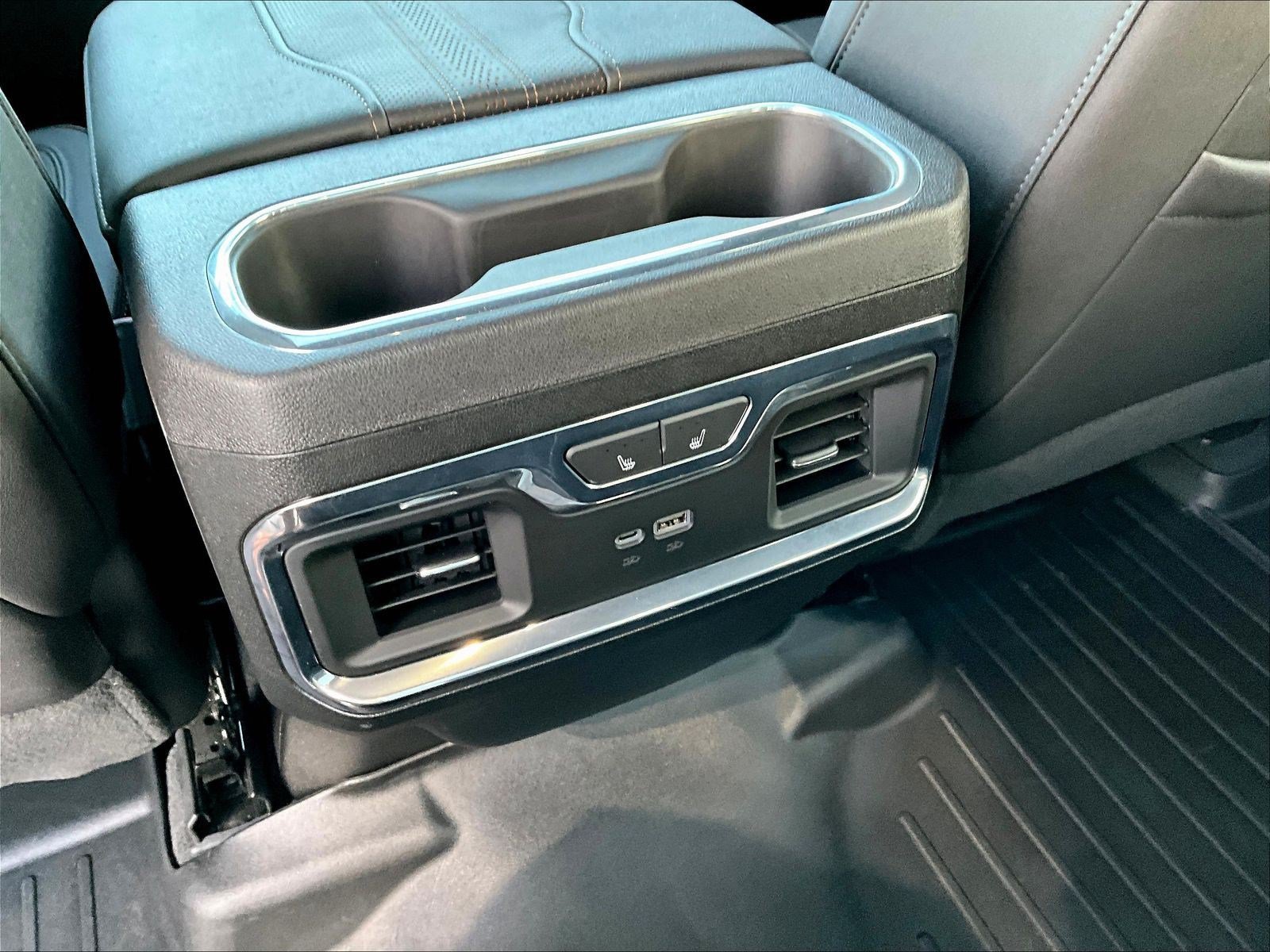 Used 2024 Chevrolet Silverado 2500 High Country w/ Technology Package AWD/4WD image 11
