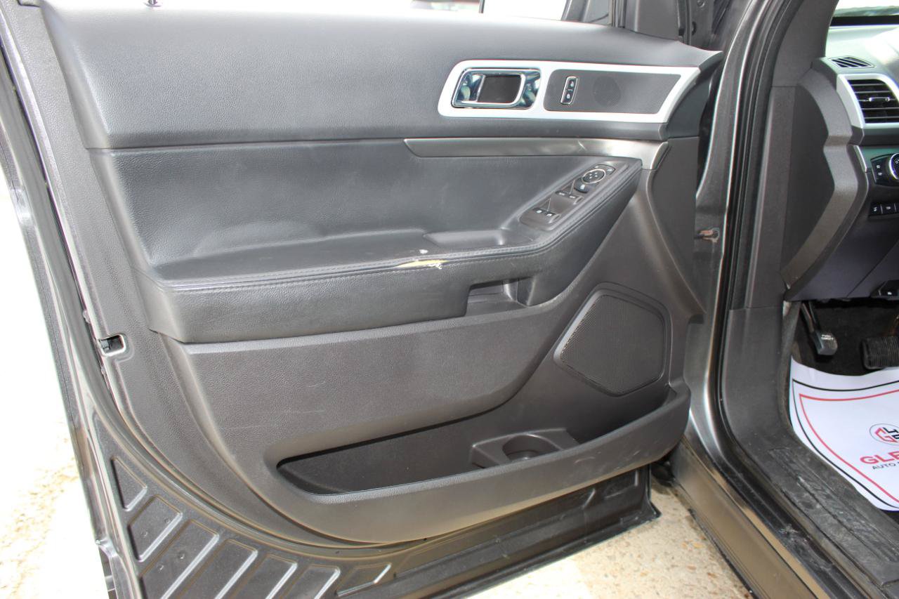 Used 2015 Ford Explorer XLT w/ Equipment Group 202A AWD/4WD image 17