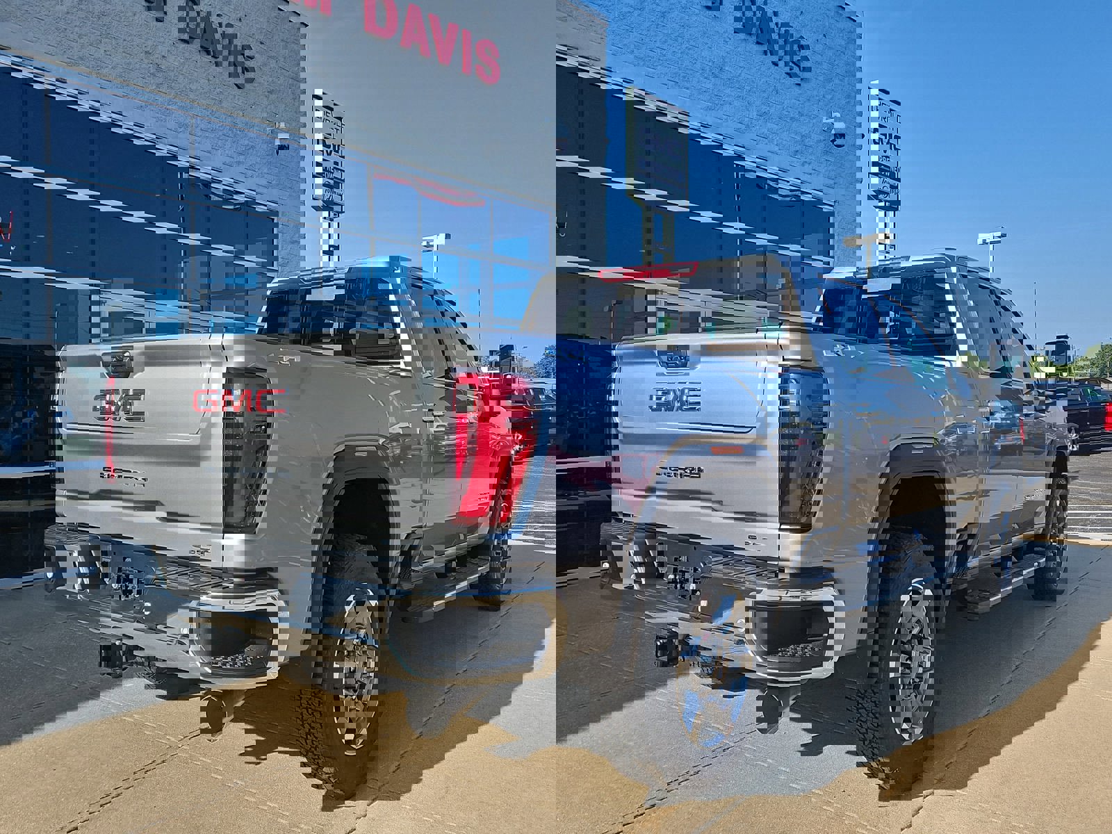 New 2025 GMC Sierra 2500 SLT w/ SLT Premium Package image 4