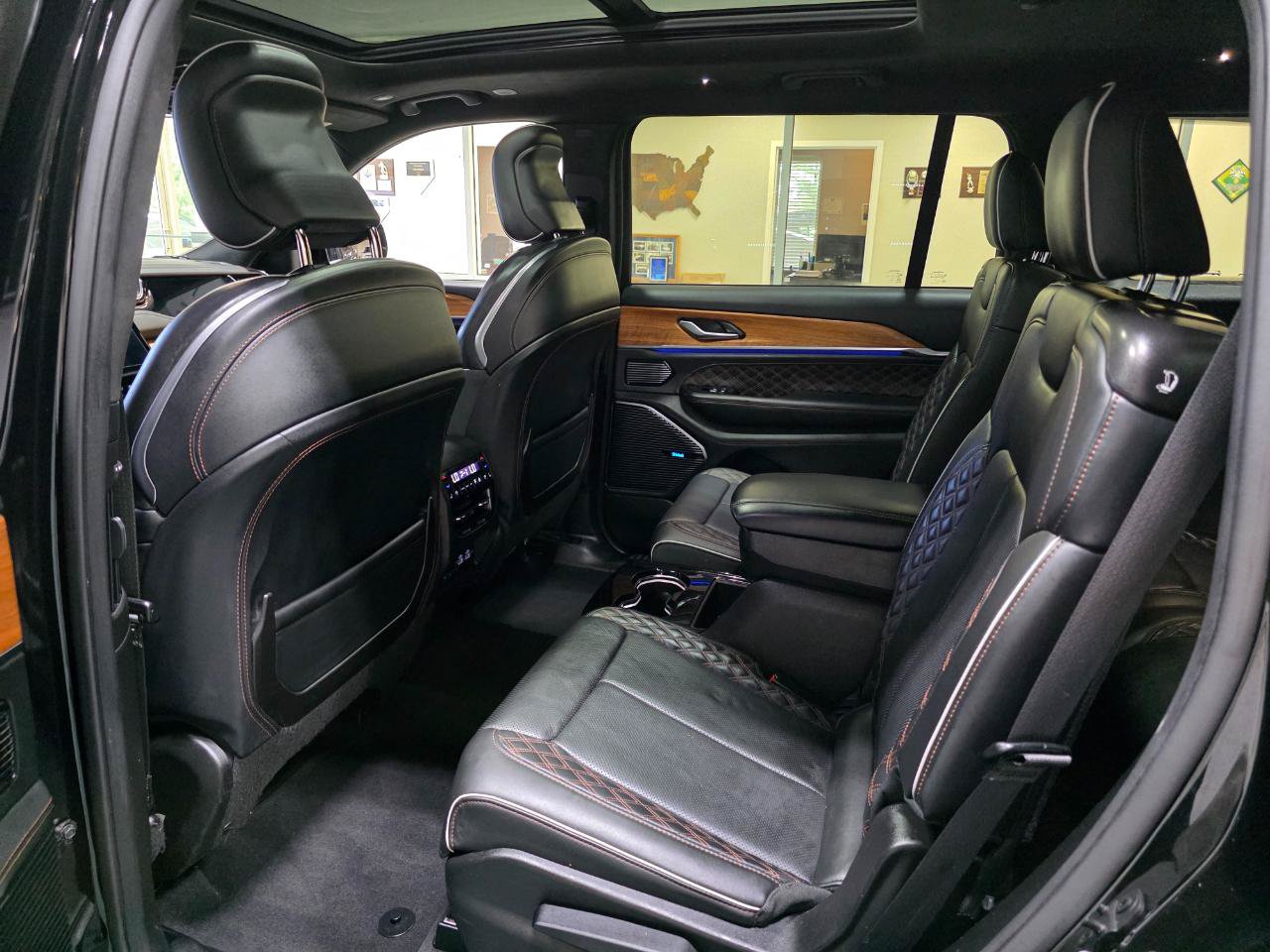 Used 2023 Jeep Grand Cherokee L Summit AWD/4WD image 20