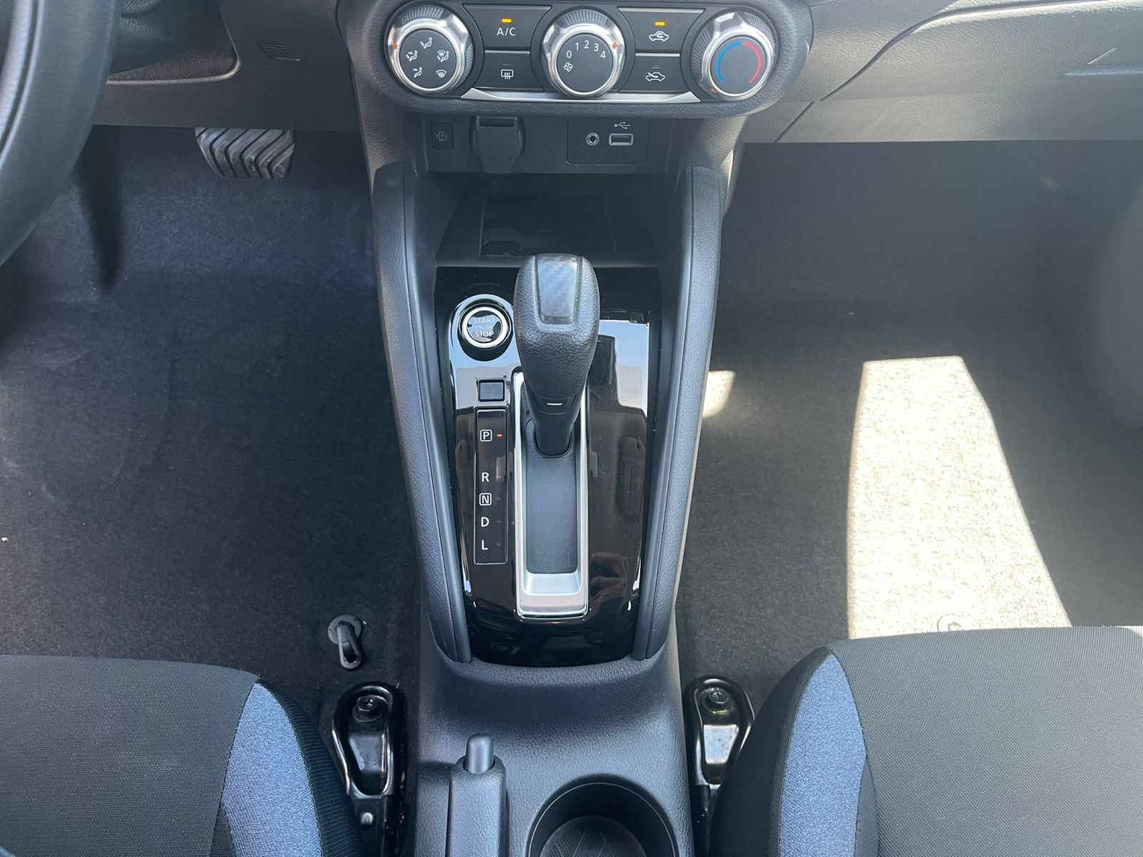 Used 2025 Nissan Versa SV FWD image 39