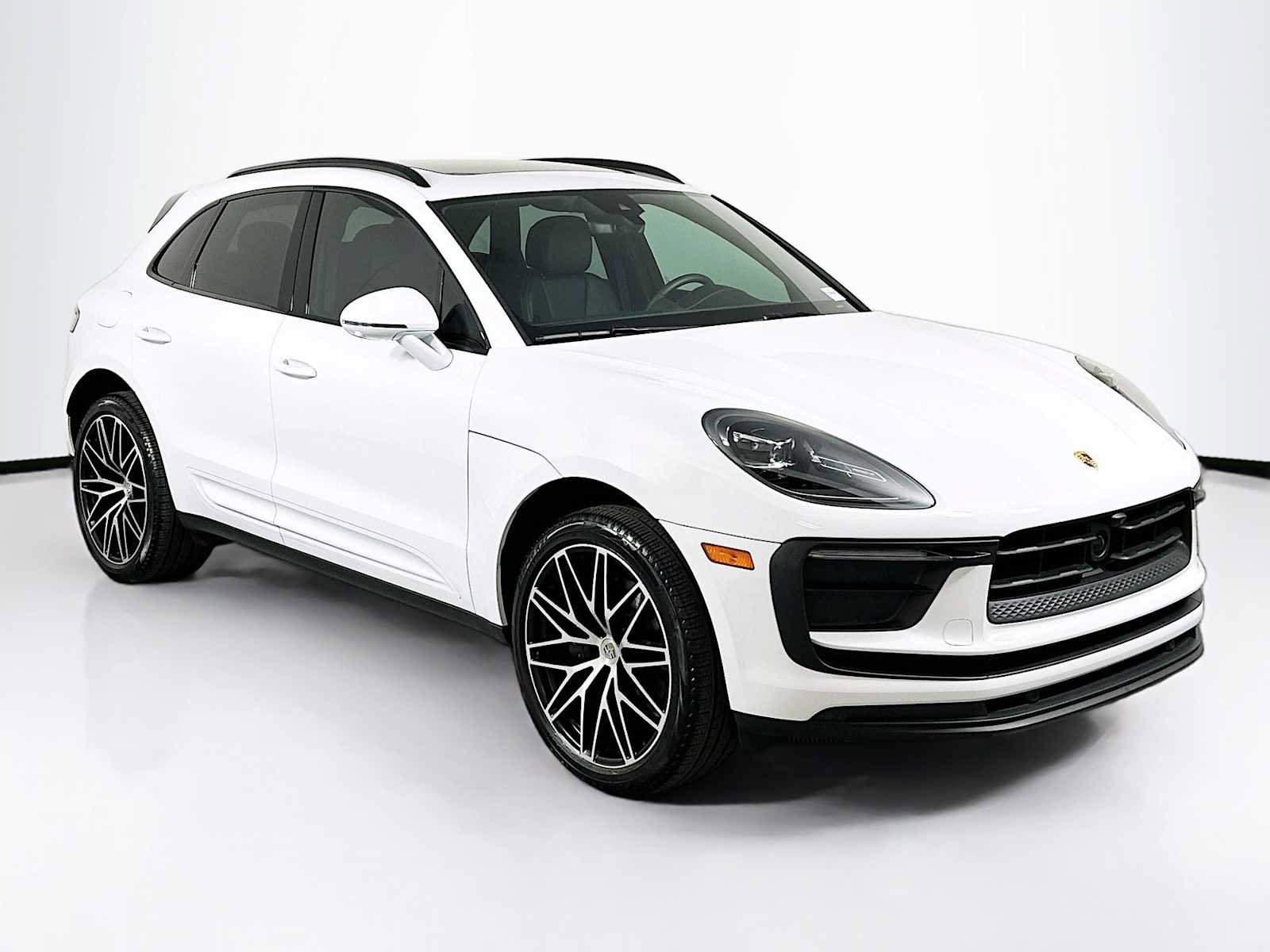 Certified 2025 Porsche Macan image 7