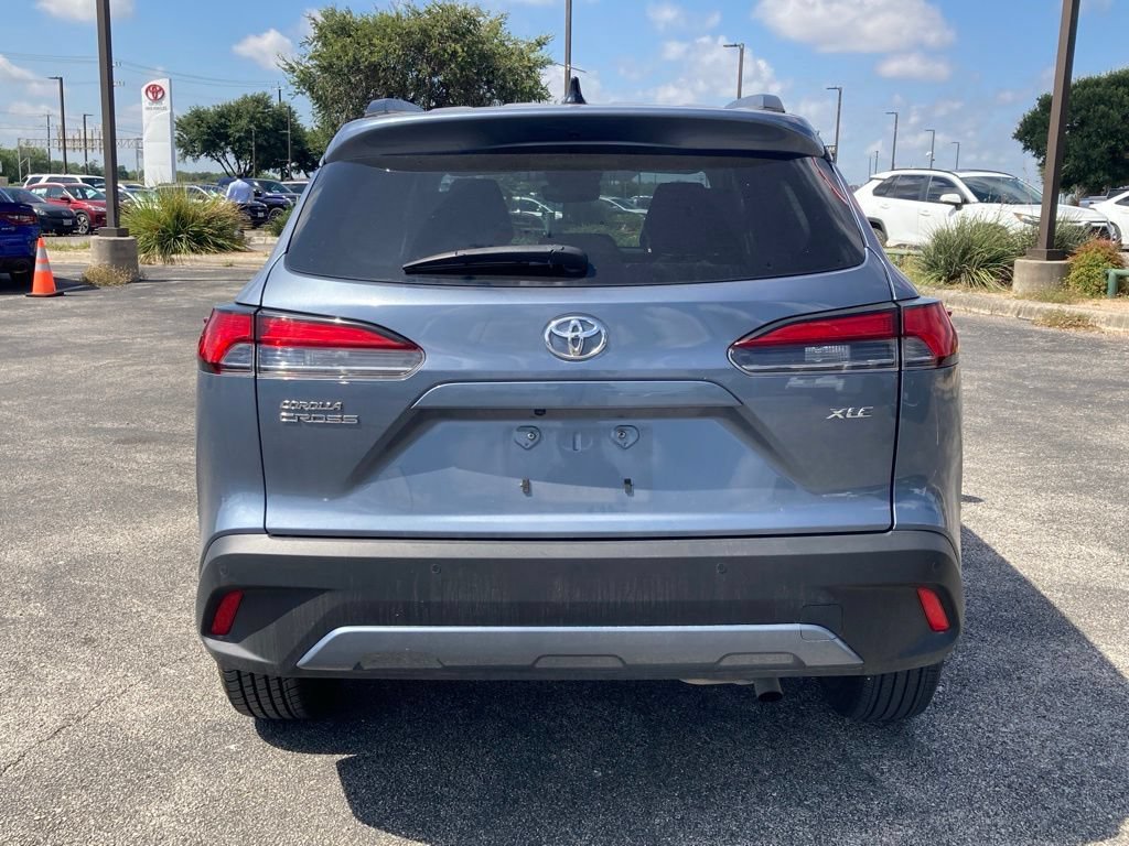 Certified 2025 Toyota Corolla Cross XLE FWD image 5