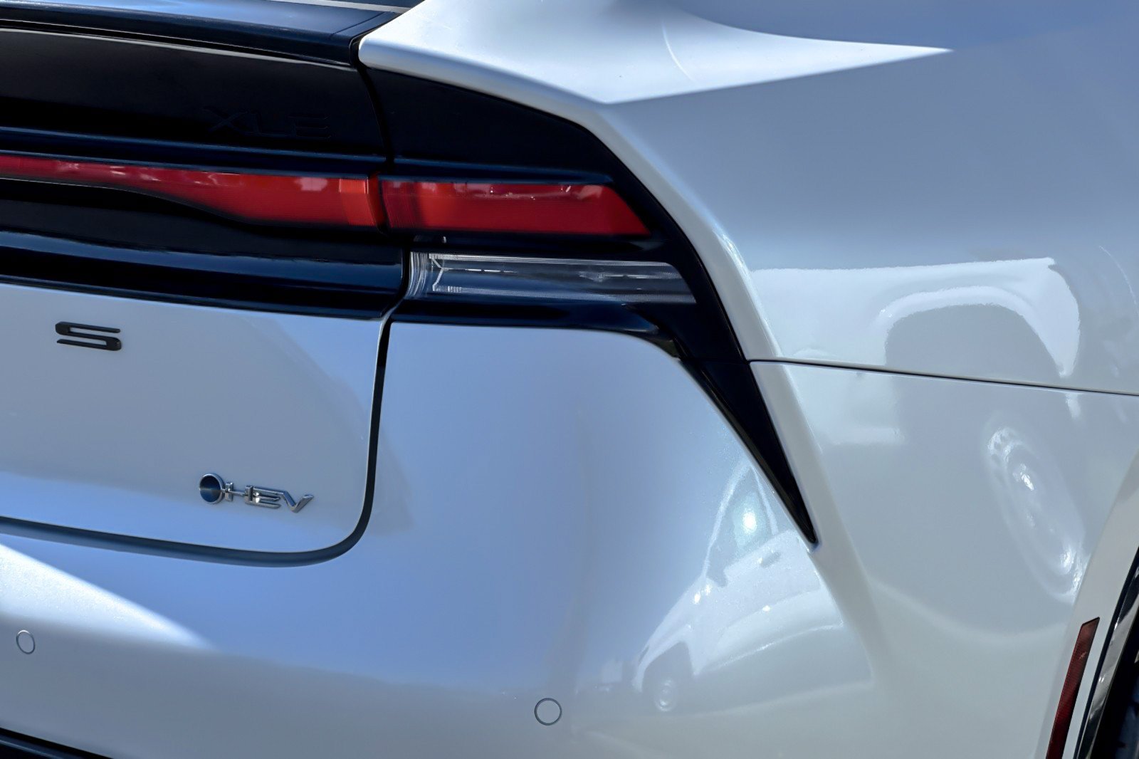 Certified 2025 Toyota Prius XLE FWD image 25