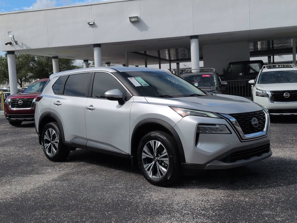 Used 2022 Nissan Rogue SV FWD image 2