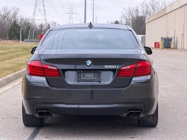 Used 2011 BMW 550i Sedan image 33