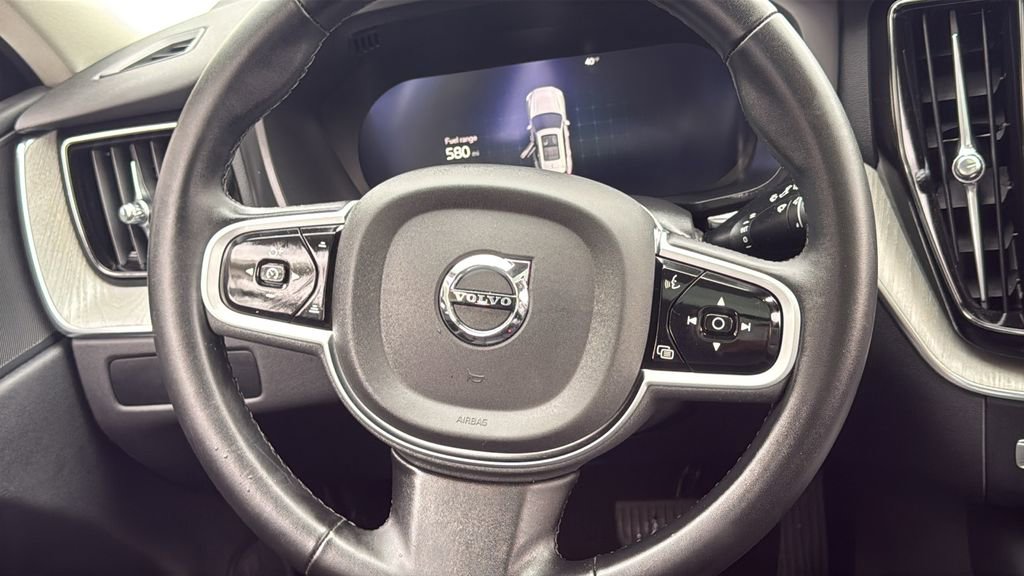 Certified 2025 Volvo XC60 B5 Plus image 9
