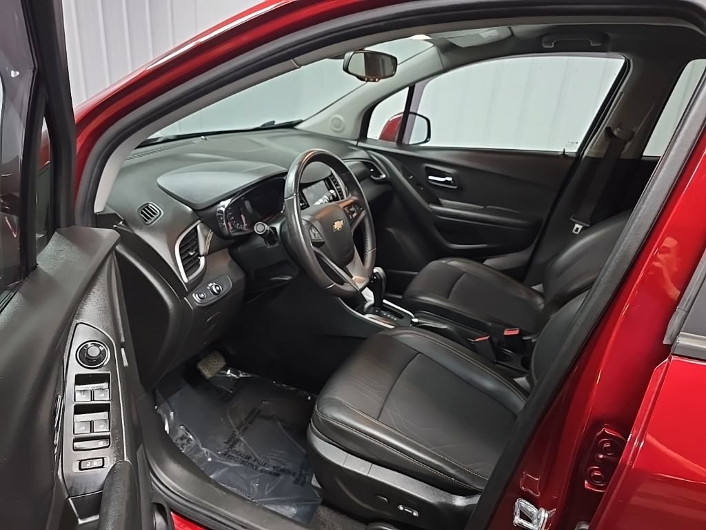 Used 2021 Chevrolet Trax LT w/ LT Convenience Package AWD/4WD image 28