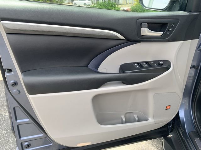 Used 2017 Toyota Highlander Limited FWD image 17
