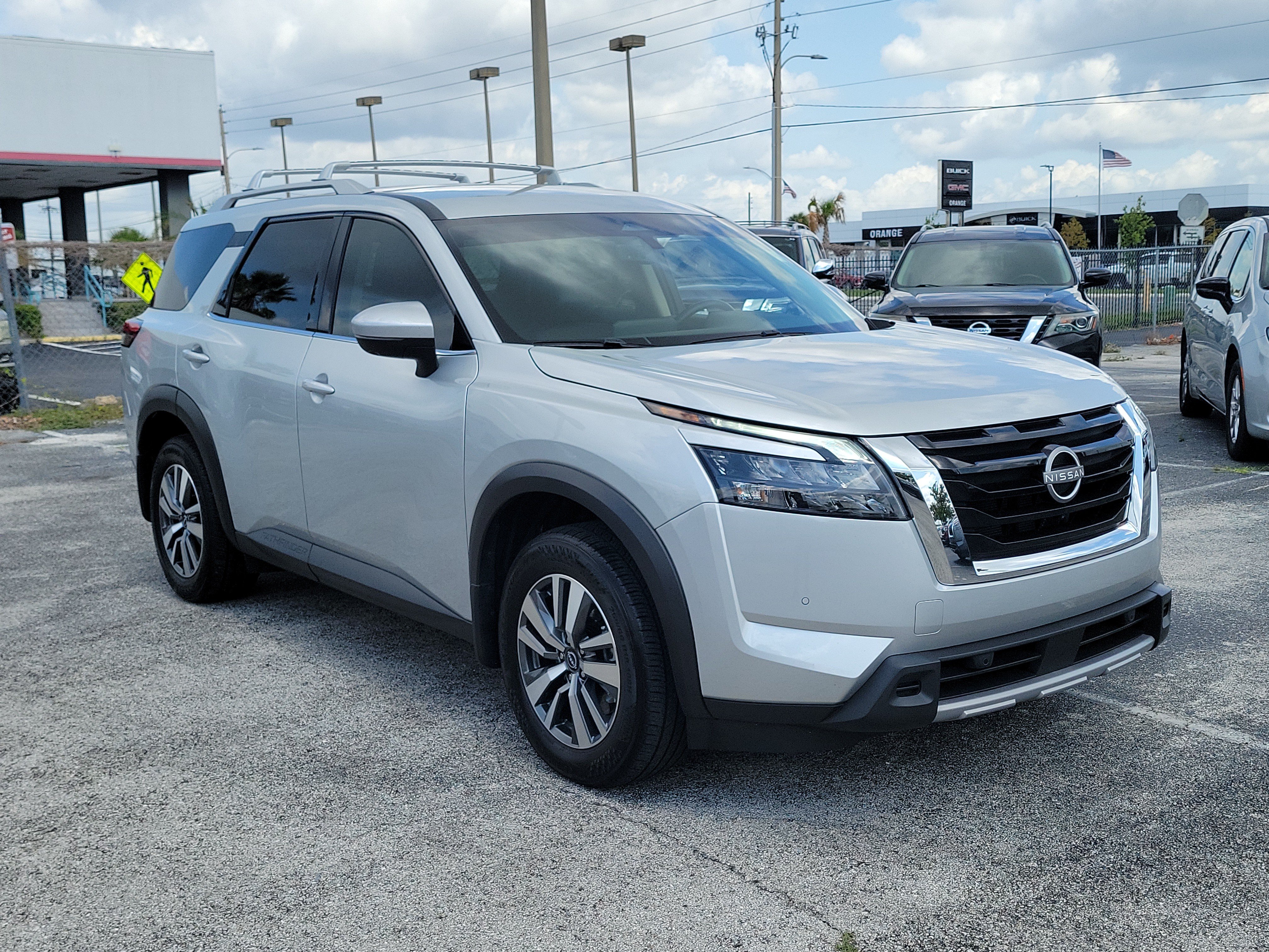 Certified 2025 Nissan Pathfinder SL AWD/4WD image 3