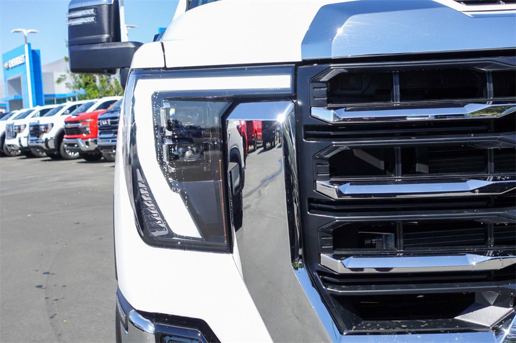 New 2026 GMC Sierra 2500 SLT w/ SLT Premium Package image 4