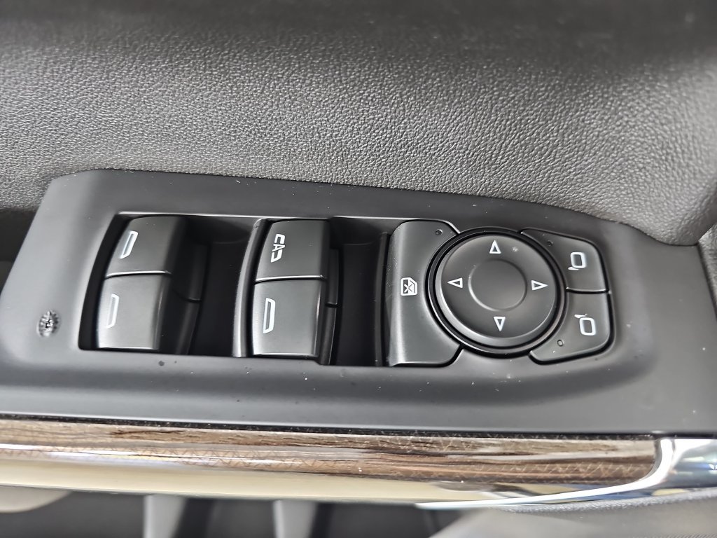 Used 2021 Chevrolet Silverado 1500 LT AWD/4WD image 33
