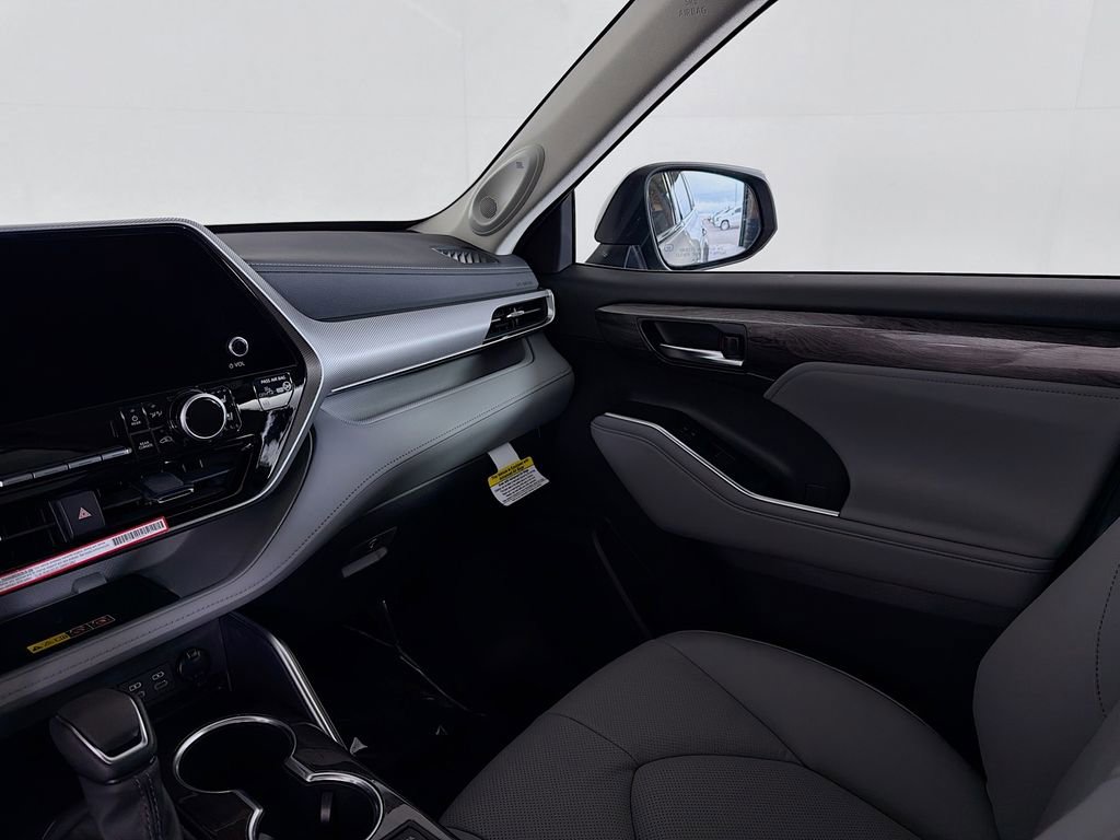 New 2026 Toyota Highlander Platinum image 19