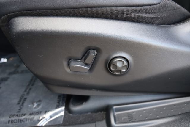 Used 2026 Chrysler Pacifica Select image 13