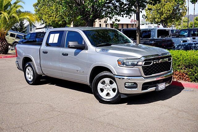 Used 2025 RAM 1500 Big Horn AWD/4WD image 3