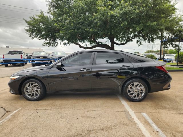 Used 2024 Hyundai Elantra SEL FWD image 4