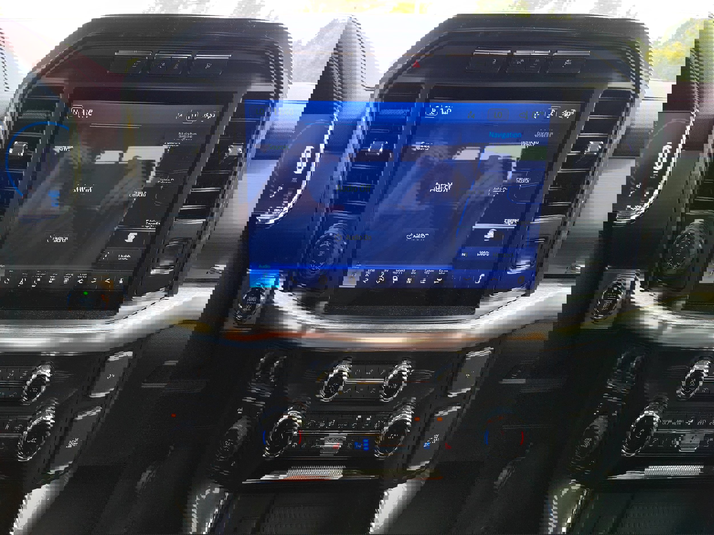 Used 2022 Ford F150 Lariat w/ Equipment Group 502A High image 10