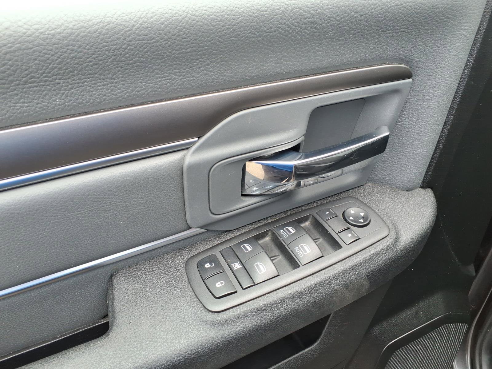 Used 2023 RAM 1500 Classic SLT AWD/4WD image 8