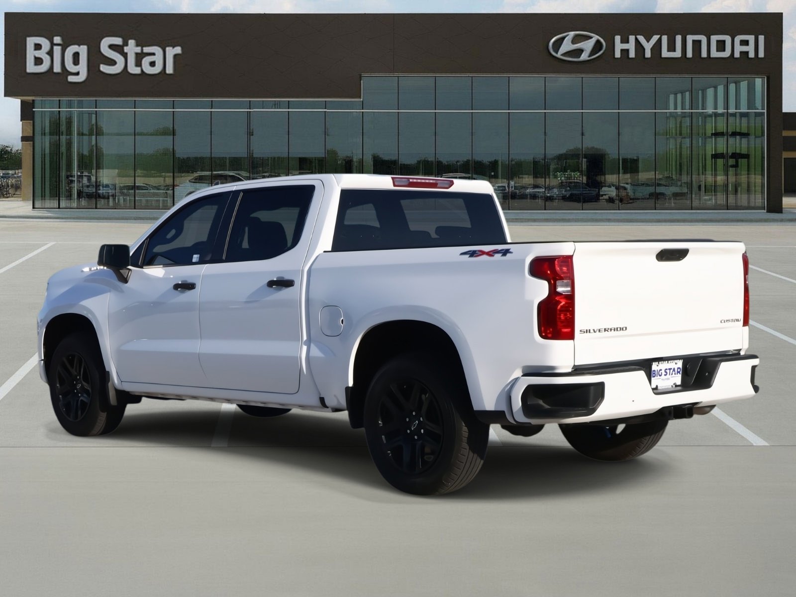 Used 2025 Chevrolet Silverado 1500 Custom image 3