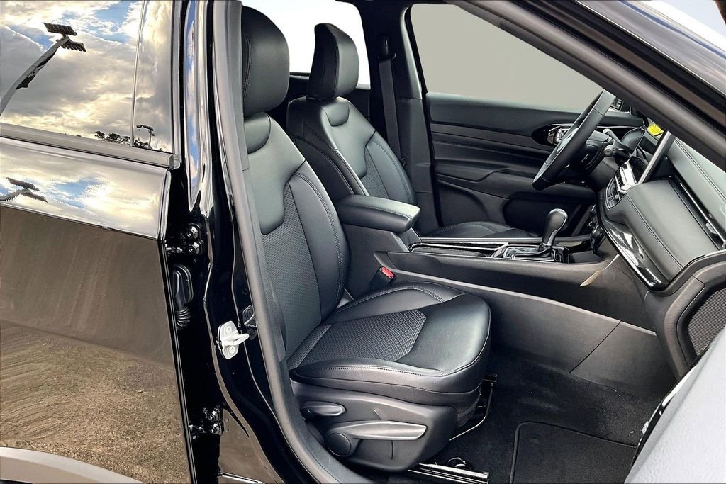 New 2026 Jeep Compass Latitude image 8