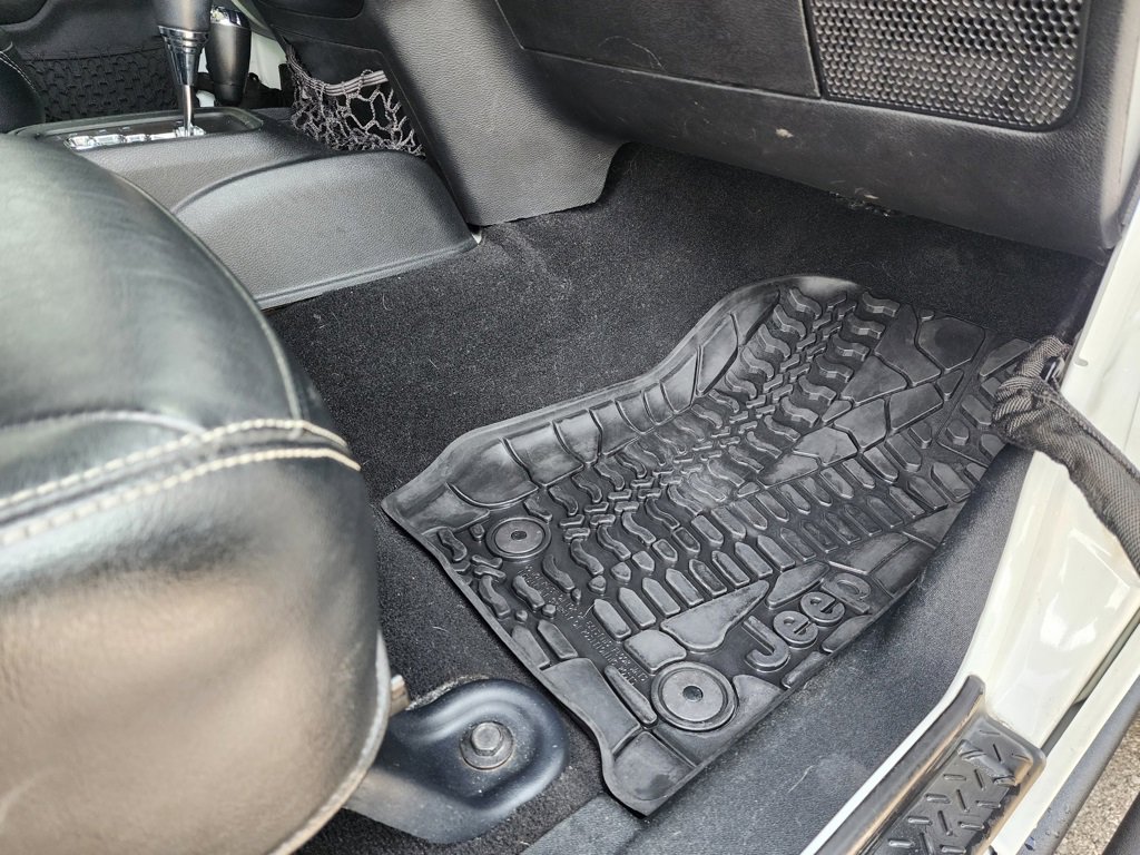 Used 2017 Jeep Wrangler Unlimited Rubicon image 40