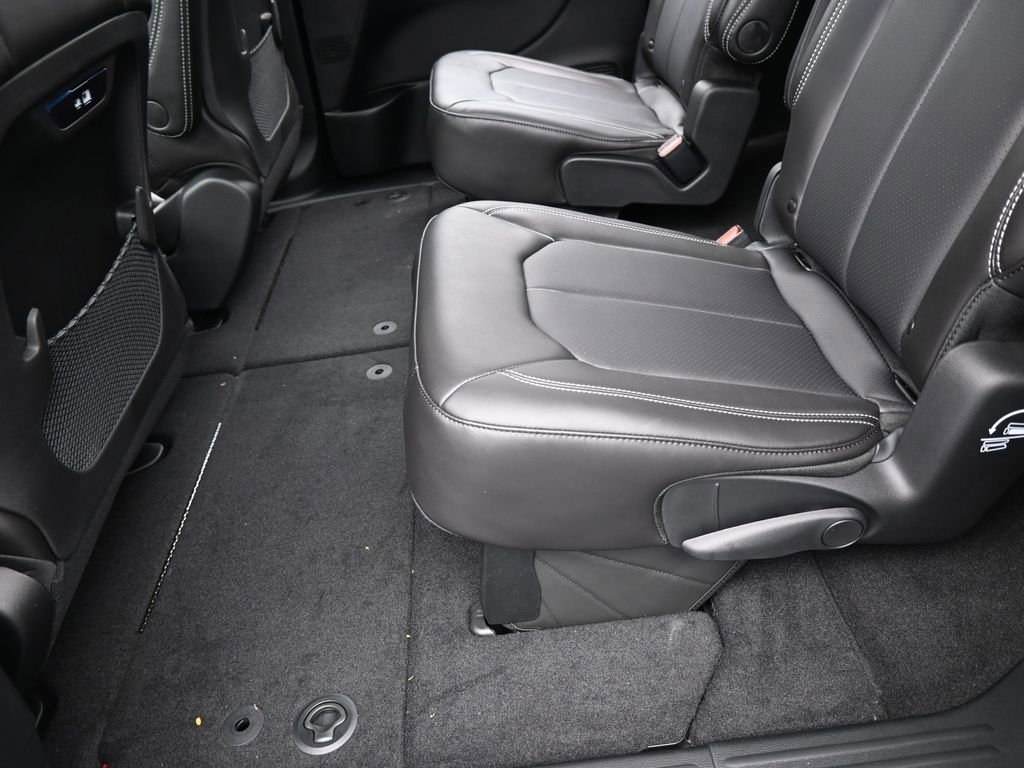 New 2026 Chrysler Pacifica Select image 27