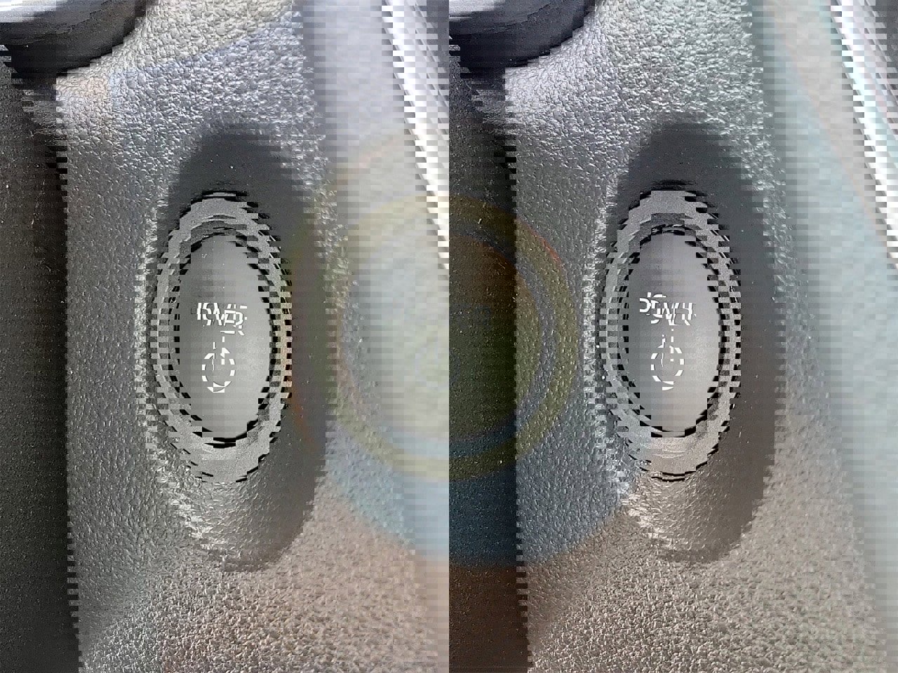 Used 2025 Toyota Corolla Cross AWD Hybrid image 31