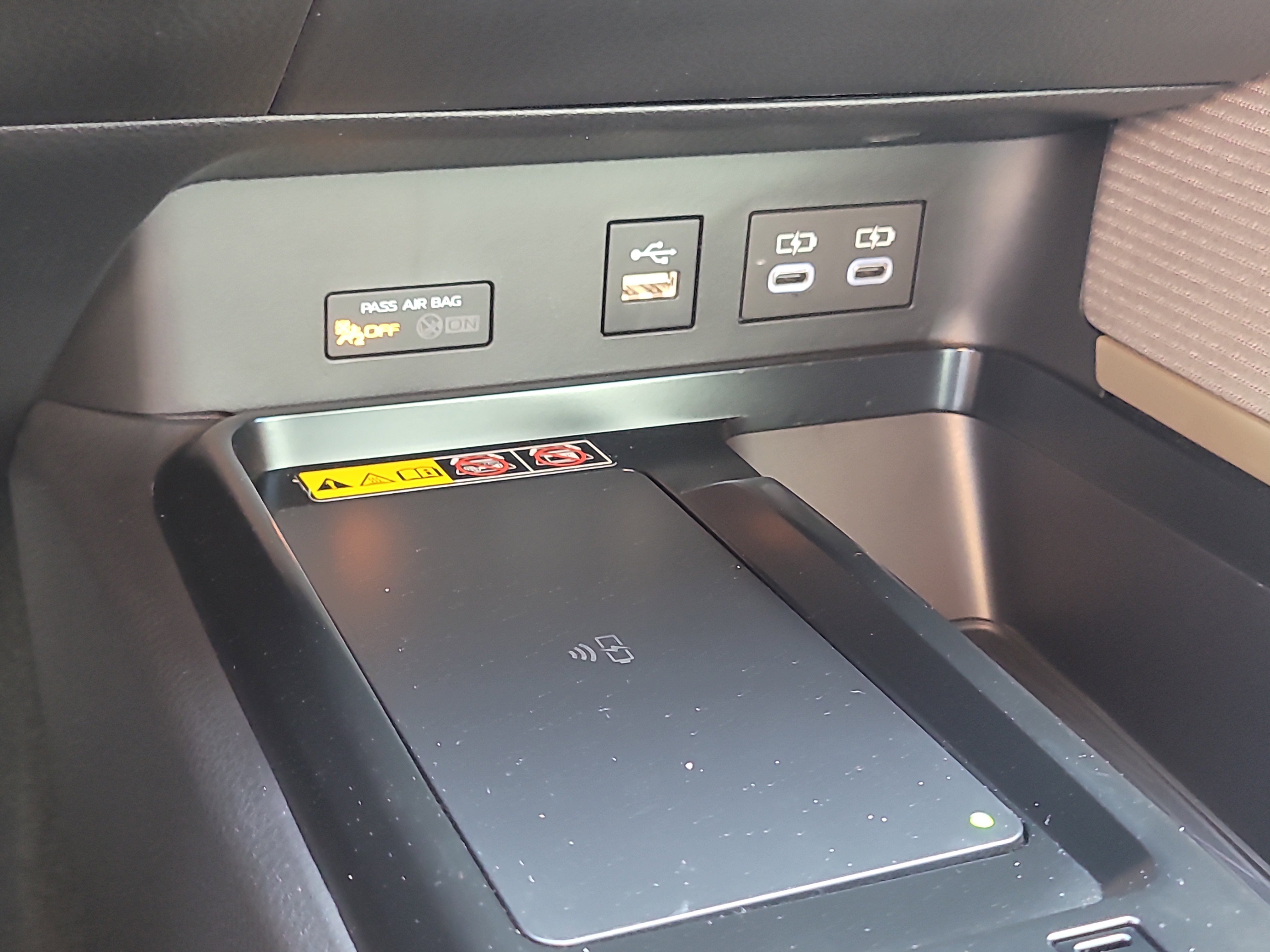 Used 2025 Toyota Camry SE w/ Multimedia Upgrade Package image 25