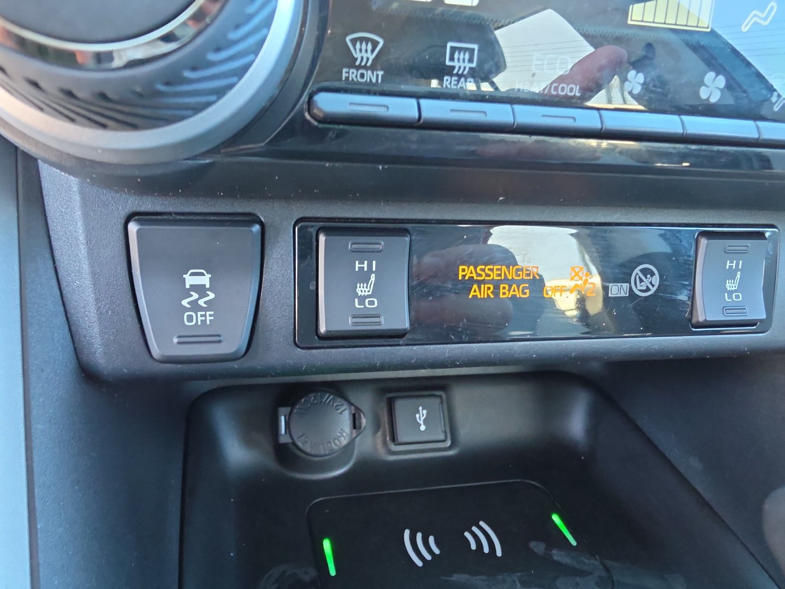Used 2022 Toyota RAV4 XLE Premium AWD/4WD image 20