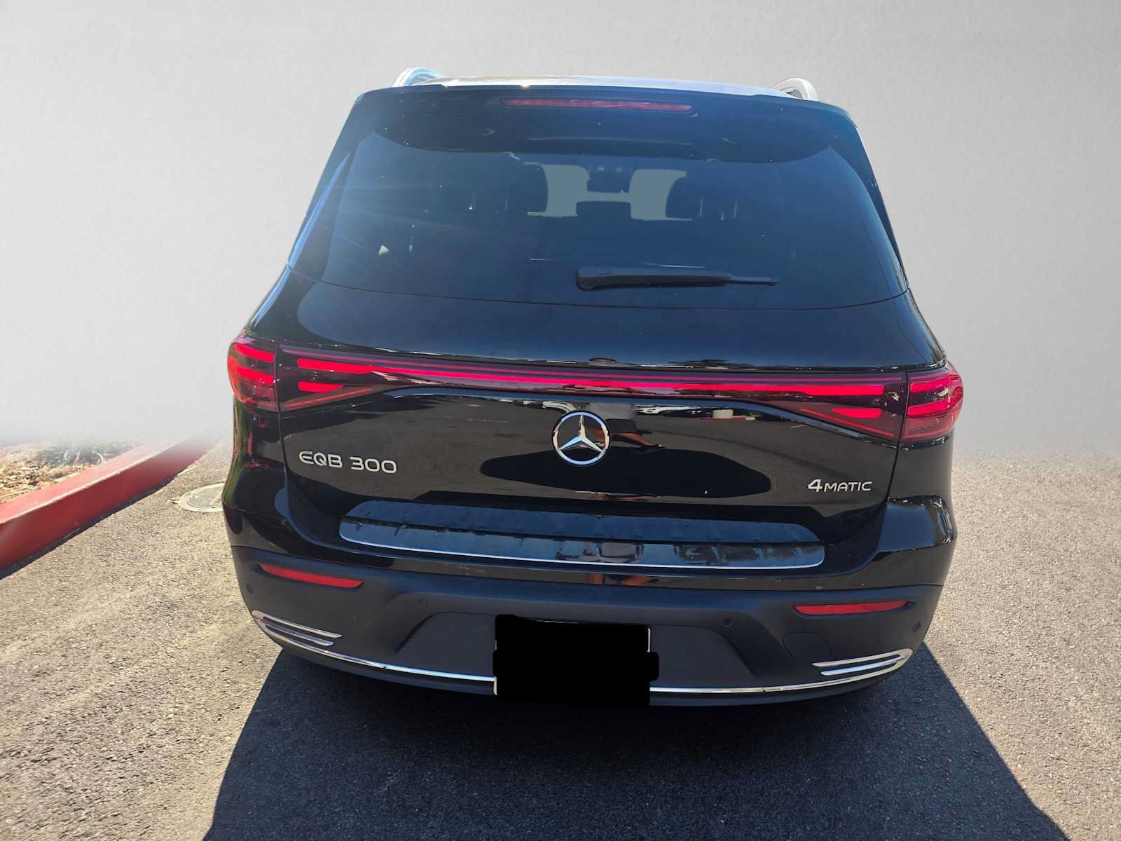 Used 2024 Mercedes-Benz EQB 300 4MATIC image 4