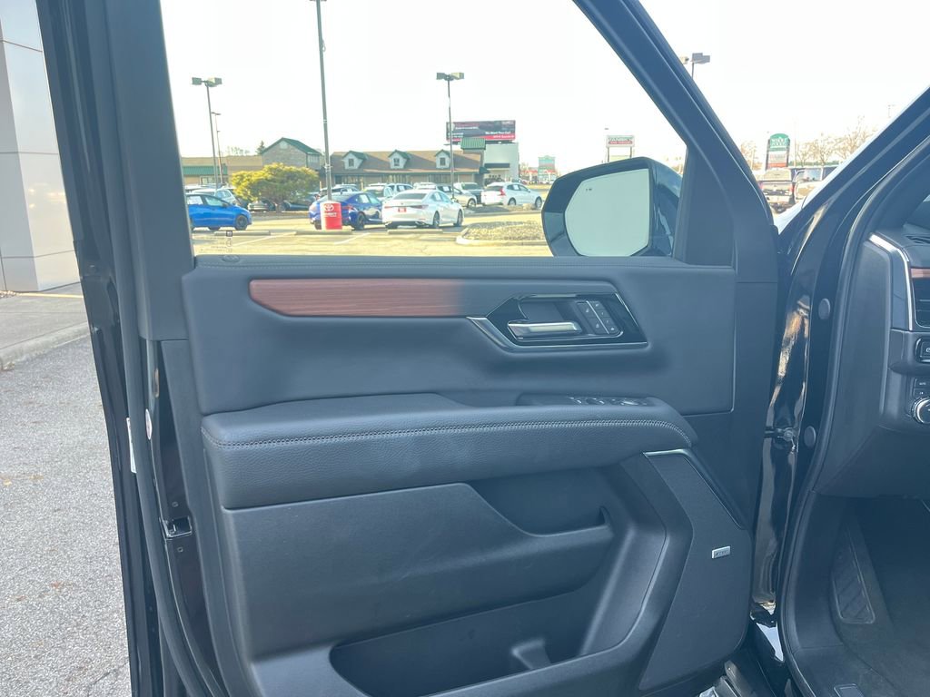 Used 2025 GMC Yukon Denali image 12