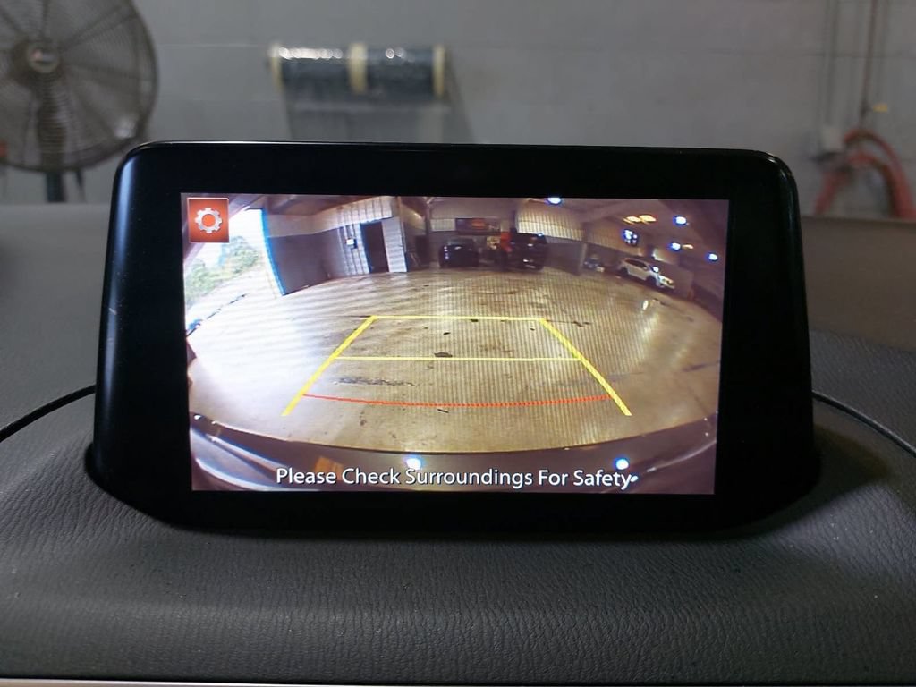 Used 2018 MAZDA MAZDA3 Touring FWD image 22