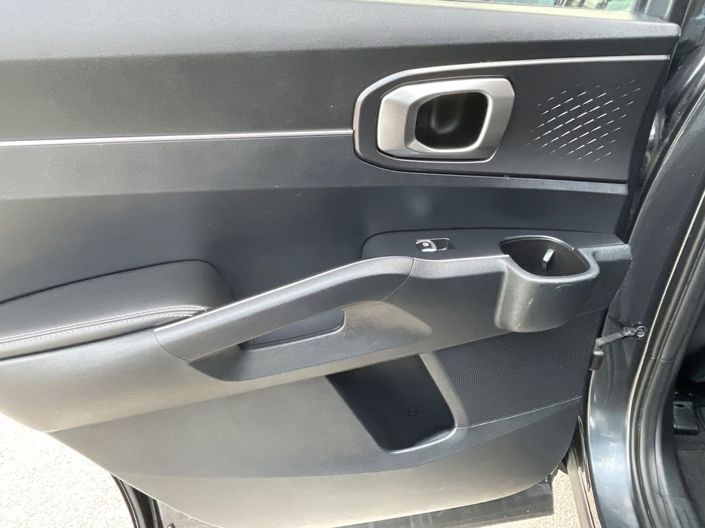 Used 2024 Kia Sorento S image 23