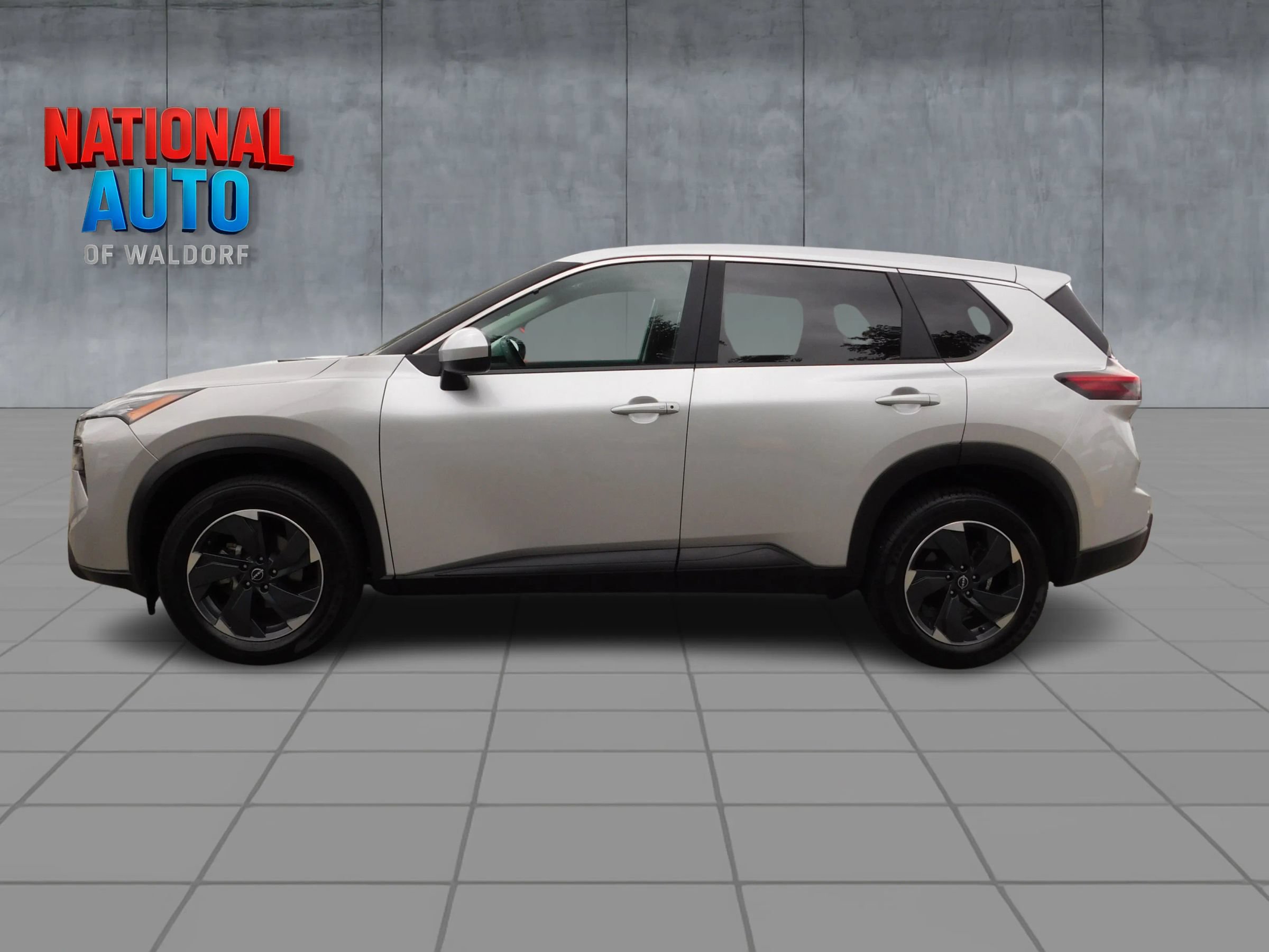 Used 2024 Nissan Rogue SV AWD/4WD image 3